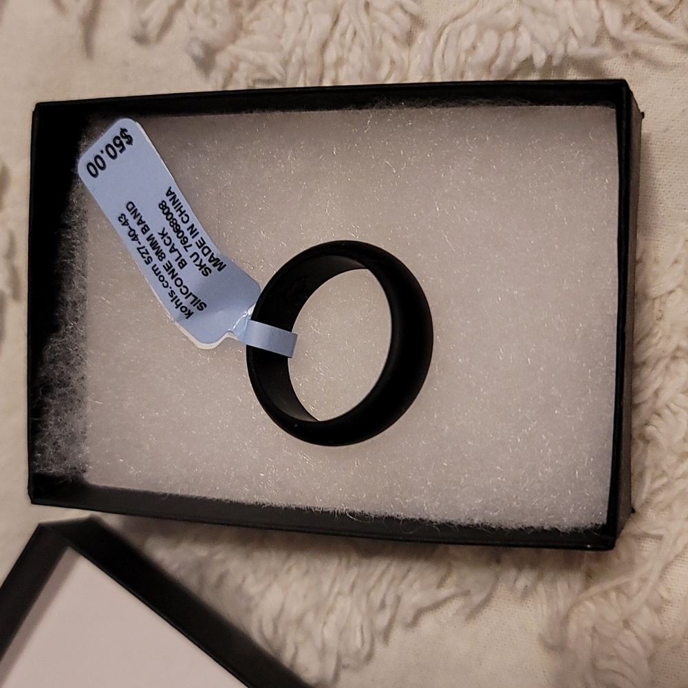 Black silicone ring